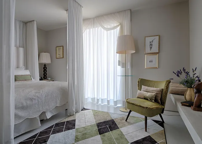 Carmo's Boutique - Small Luxury Of The World